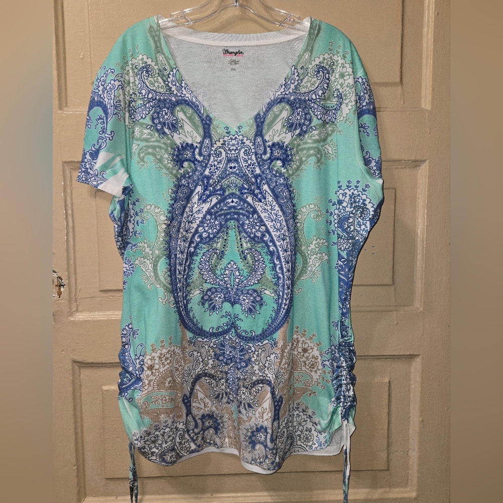 Wrangler Paisley Print Bedazzled Short Sleeve V-Neck Top GUC Size: XXXL